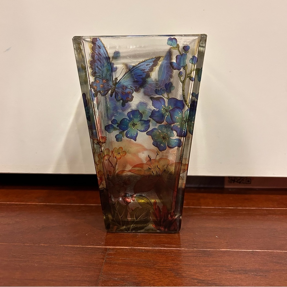 Fringe Studio Culver City CA Shakespeare Tiffany Glass Vase Floral Butterfly